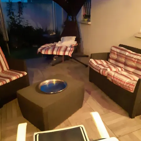 Chambre Lit Double Dans Pavillon , Chez Lilyanne Tonnay-Charente Exterior photo