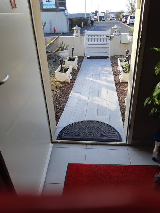 Lit Double Dans Pavillon , Chez Lilyanne * Tonnay-Charente