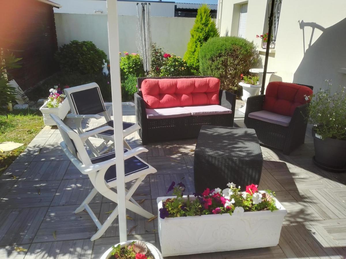 Lit Double Dans Pavillon , Chez Lilyanne * Tonnay-Charente