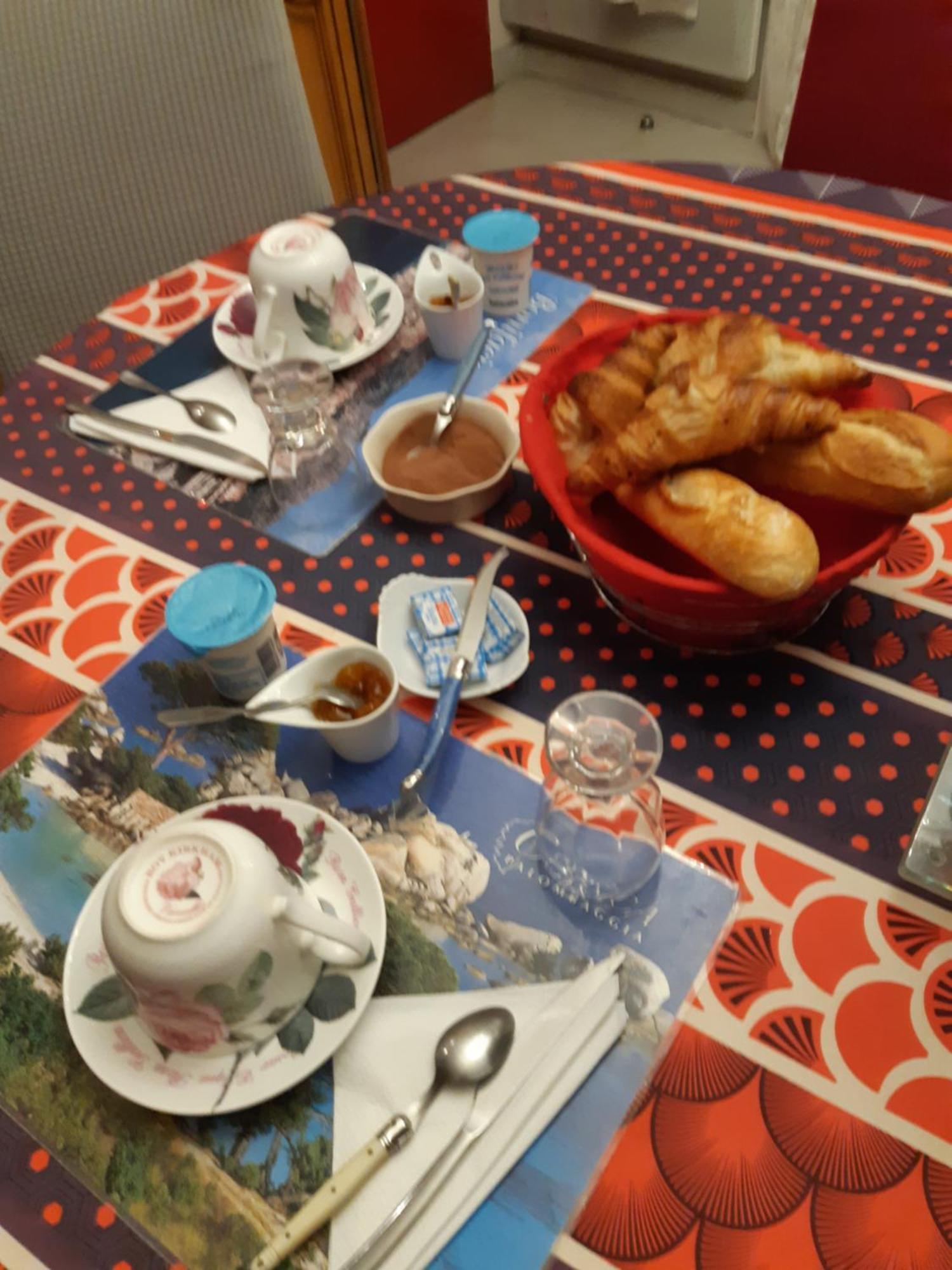 Homestay Lit Double Dans Pavillon , Chez Lilyanne Tonnay-Charente